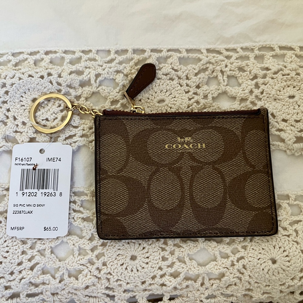 Coach zippered coin and card purse wallet. New with tags. 
4 1/4” x 3”.